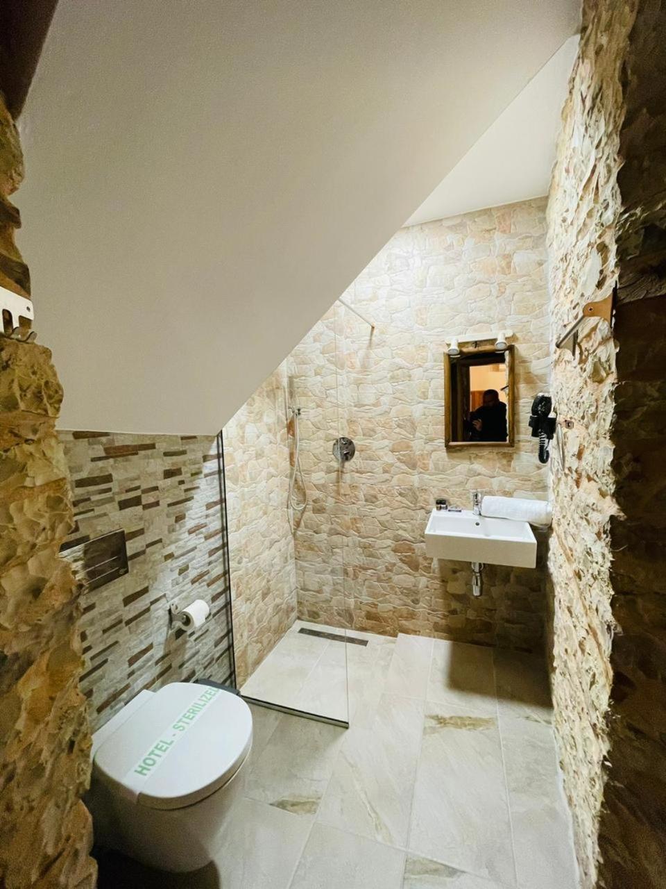 Hotel Praga Gjirokastër Zimmer foto